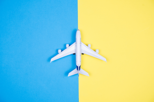 plane on blue and yellow square representing expat divorce