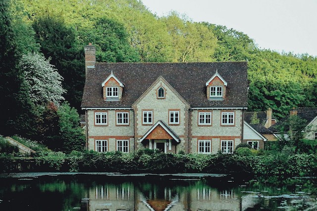 house beside river representing inheritance in a divorce